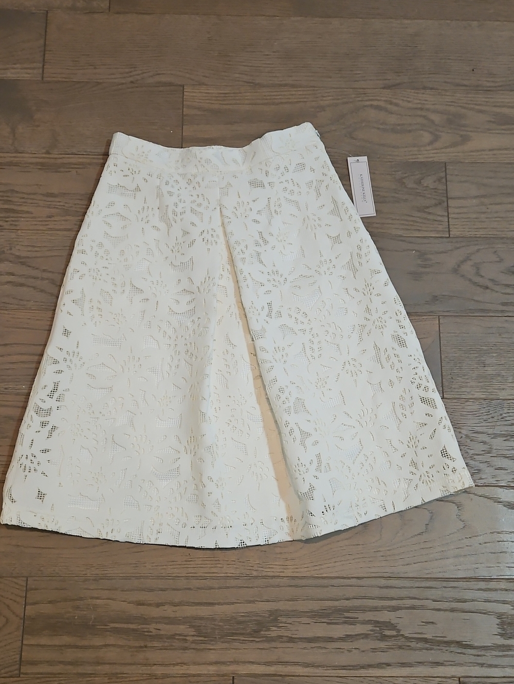 NWT Katherine Kelly White Lace A-Line Skirt with Floral Cutwork